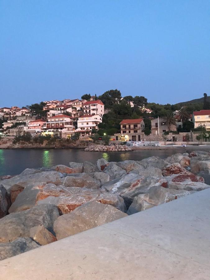 Apartments Peronja Jelsa Seafront Exterior foto