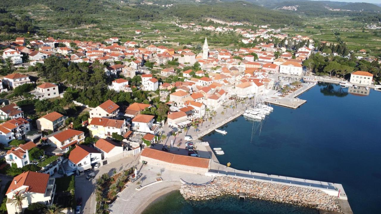 Apartments Peronja Jelsa Seafront Exterior foto