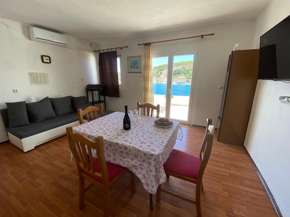 Apartments Peronja Jelsa Seafront Exterior foto