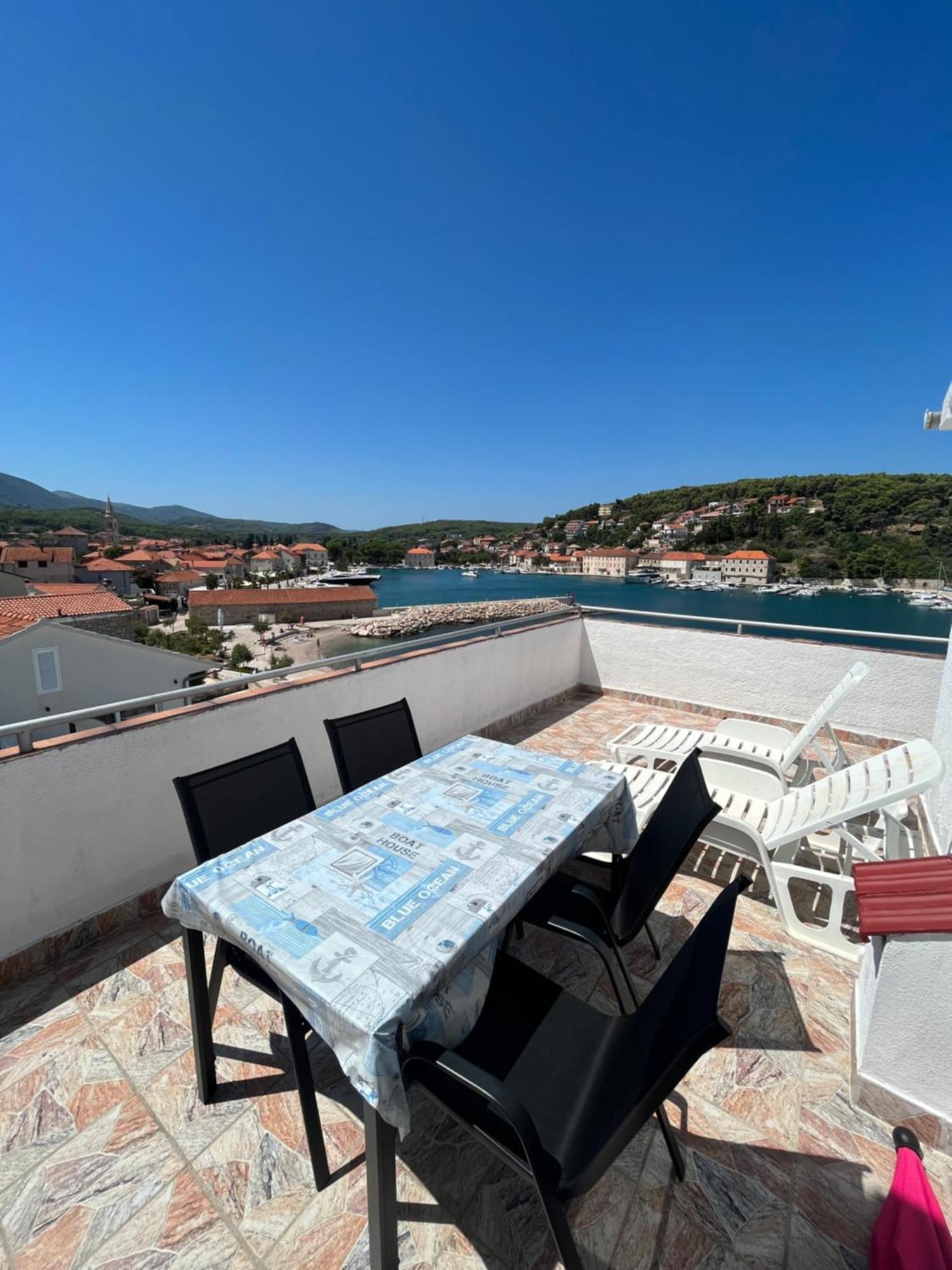 Apartments Peronja Jelsa Seafront Exterior foto