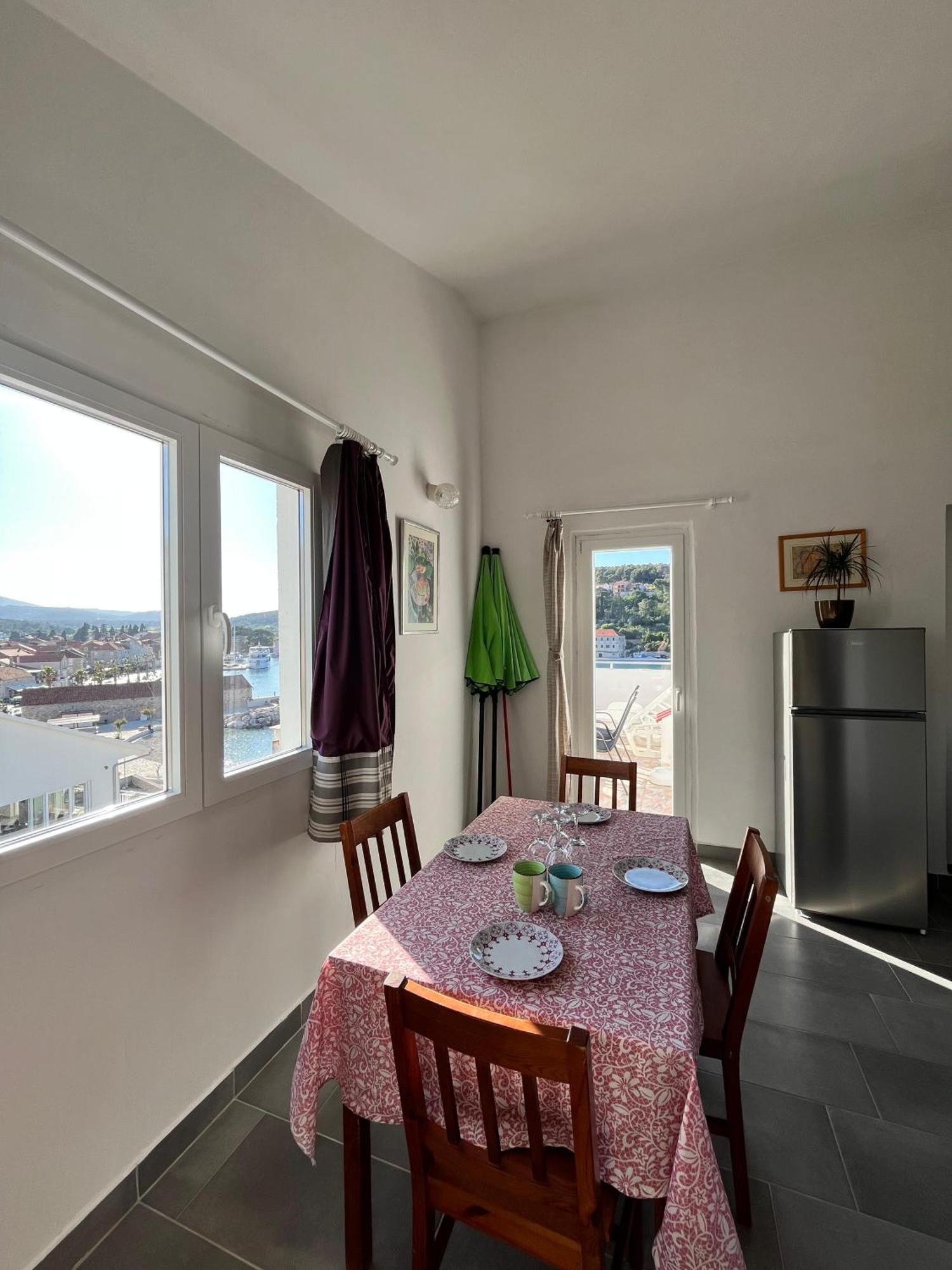 Apartments Peronja Jelsa Seafront Exterior foto